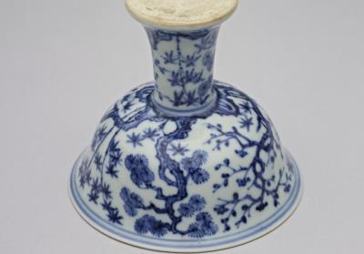 图片[3]-Stem teacup in underglaze blue with pine, bamboo, and plum blossom decor, Ming dynasty, Xuande reign (1426-1435)-China Archive